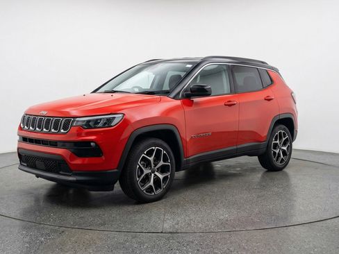 Used 2025 Jeep Compass Limited image 3