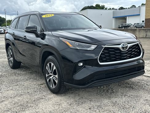 Used 2022 Toyota Highlander XLE FWD image 6