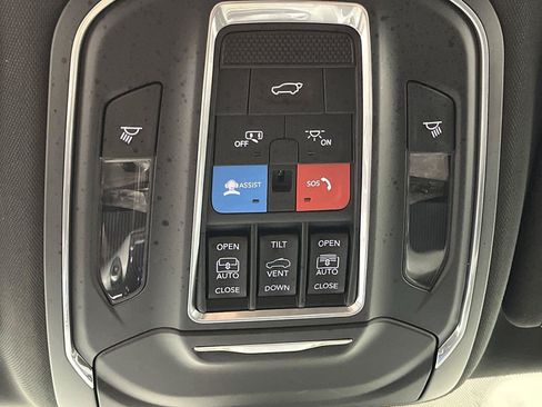 Used 2024 Jeep Wagoneer Series II AWD/4WD image 29