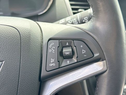 Used 2022 Chevrolet Trax LT w/ LT Convenience Package FWD image 27