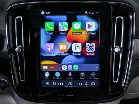 Certified 2026 Volvo XC40 B5 Plus AWD/4WD image 17