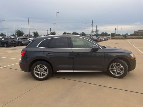 Used 2019 Audi Q5 2.0T Premium w/ Convenience Package AWD/4WD image 2