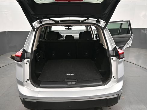 Used 2025 Nissan Rogue SV image 14