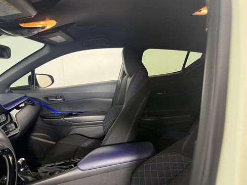 Used 2021 Toyota C-HR XLE FWD image 23