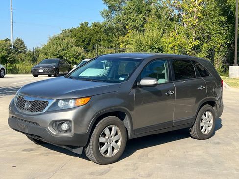 Used 2013 Kia Sorento LX w/ Value Pkg FWD image 5