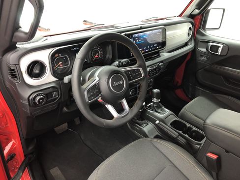 Certified 2025 Jeep Wrangler Sahara w/ Safety Group image 14