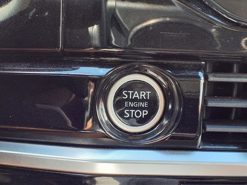 Used 2022 Nissan Pathfinder SL image 11