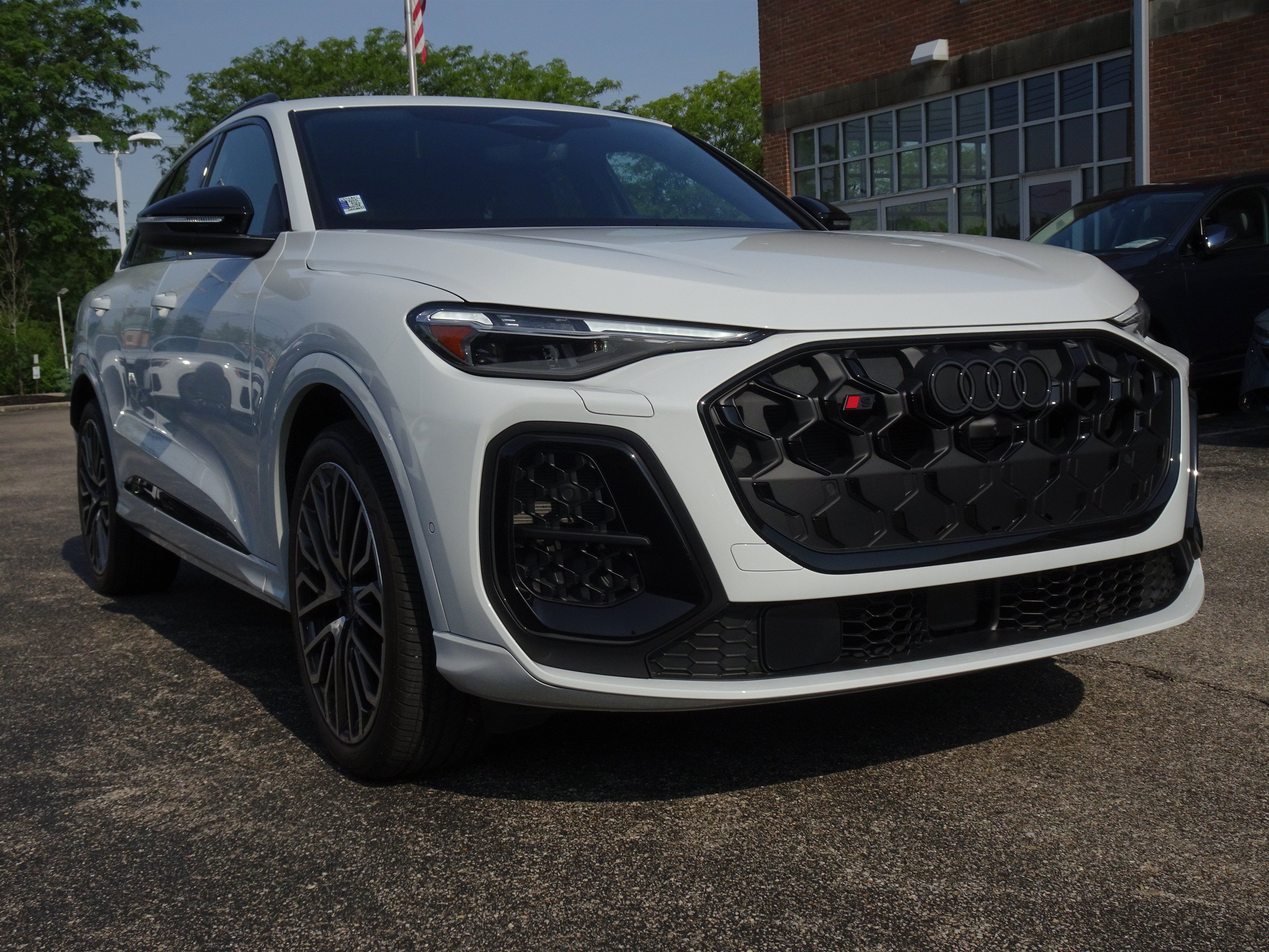 Certified 2025 Audi SQ5 Premium Plus AWD/4WD image 6