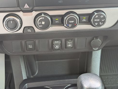 Used 2019 Toyota Tacoma SR5 AWD/4WD image 50