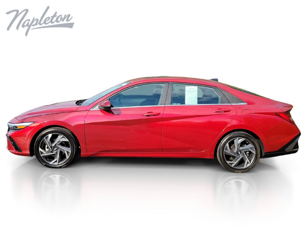 Used 2025 Hyundai Elantra Limited FWD image 2