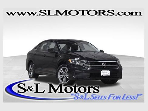 Used 2024 Volkswagen Jetta SE image 1