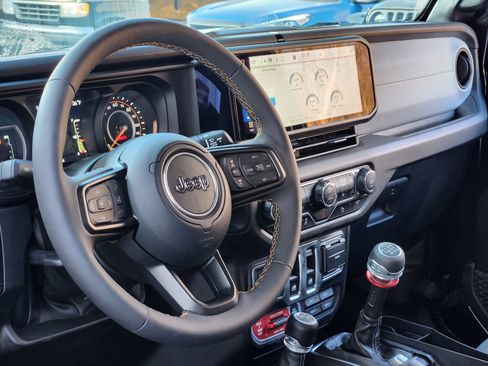 Used 2024 Jeep Wrangler Willys image 15