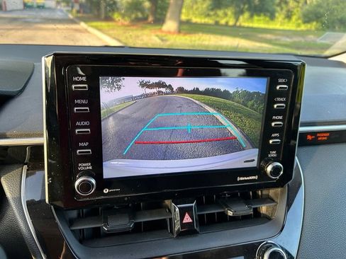 Used 2021 Toyota Corolla LE FWD image 25