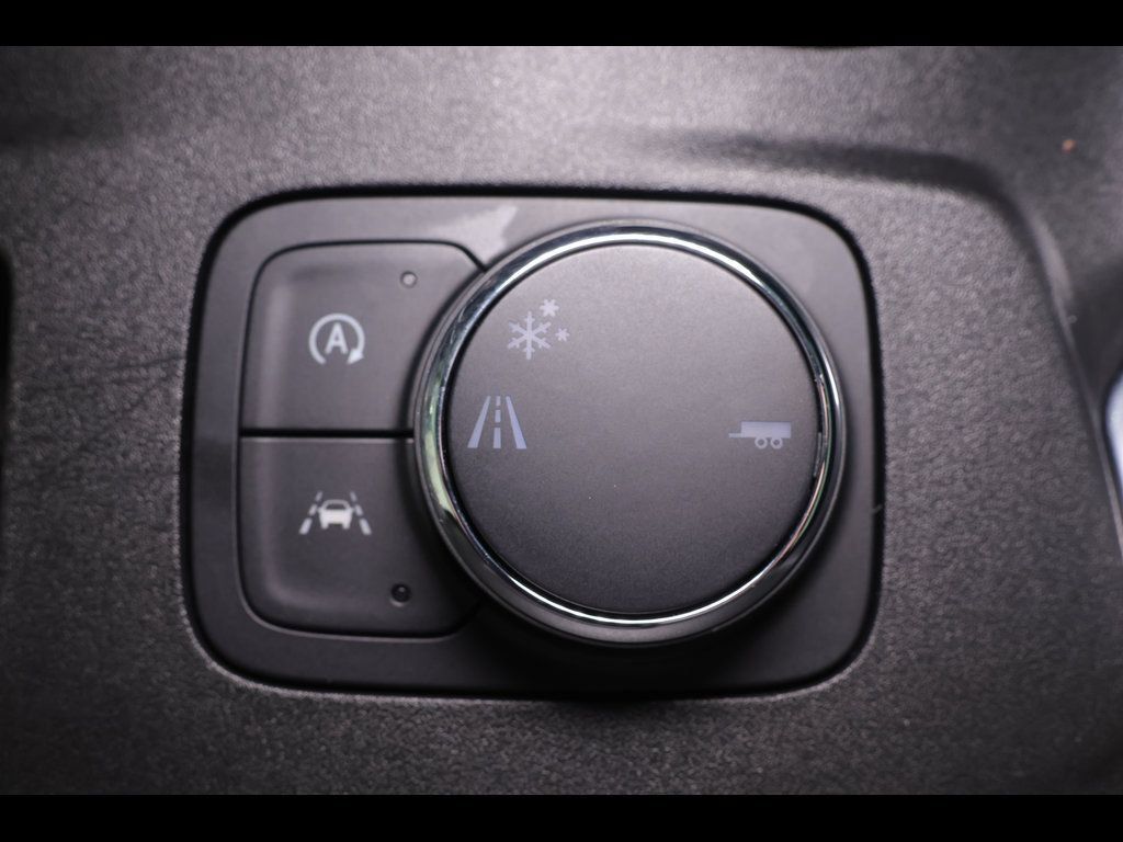 Used 2023 Chevrolet Traverse LT FWD image 30