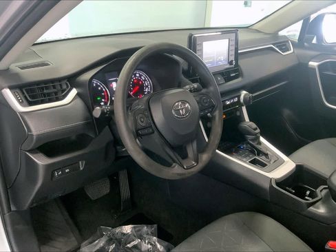 Used 2022 Toyota RAV4 XLE image 2