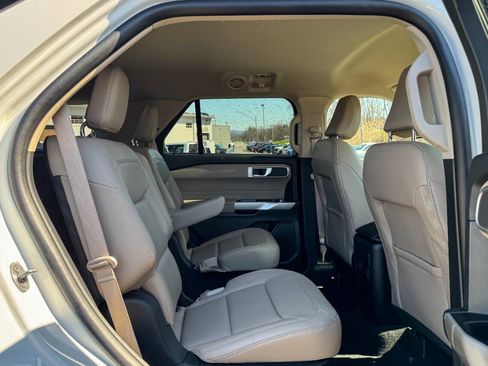 Used 2023 Ford Explorer XLT w/ Equipment Group 202A image 14