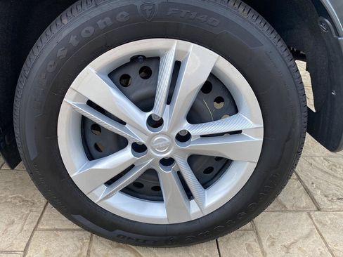Certified 2025 Nissan Kicks Play S FWD image 11