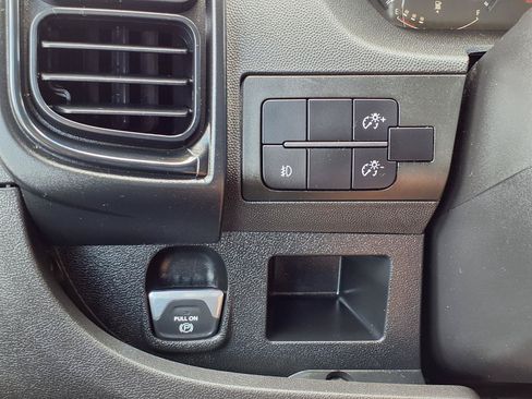 Used 2025 RAM ProMaster 2500 w/ Convenience Group FWD image 12