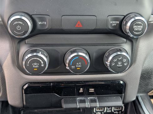 Used 2019 RAM 1500 Big Horn AWD/4WD image 25
