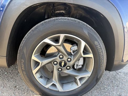 Used 2024 Chevrolet Trax LT w/ Driver Confidence Package FWD image 9
