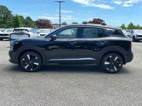 New 2025 Nissan Kicks SR image 7