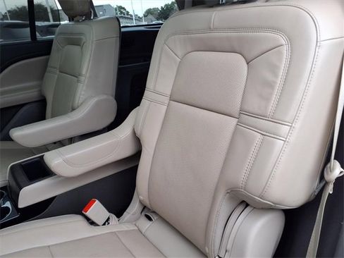 Used 2020 Lincoln Aviator Reserve w/ Equipment Group 201A image 10