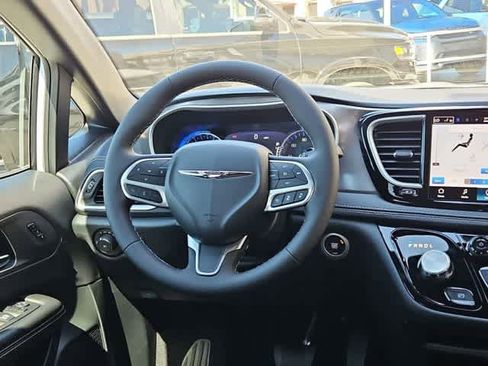 New 2026 Chrysler Pacifica Select FWD image 22