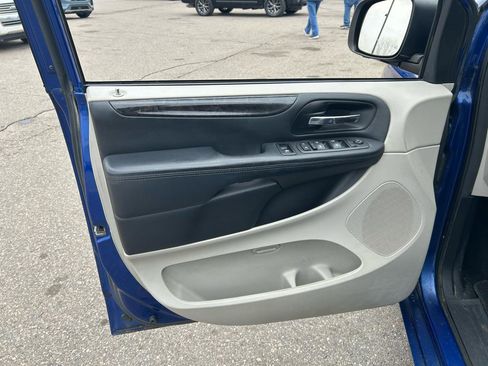 Used 2013 Dodge Grand Caravan SXT w/ Rear Park Assist Pkg image 14