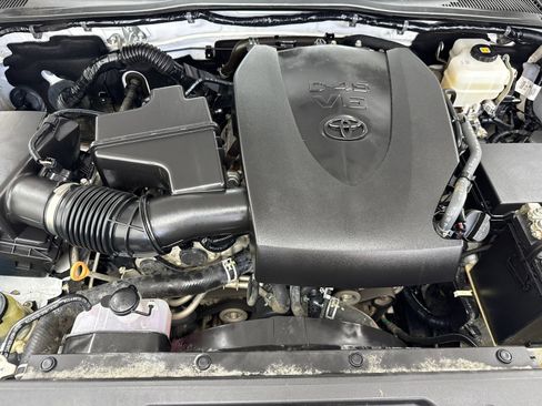 Used 2020 Toyota Tacoma TRD Off-Road AWD/4WD image 55