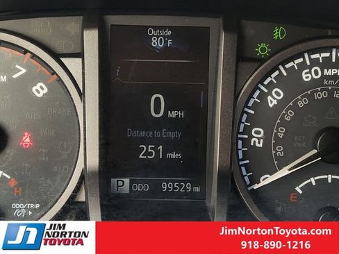 Used 2018 Toyota Tacoma TRD Off-Road image 19