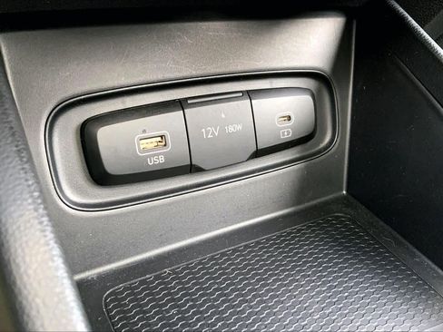 Used 2025 Hyundai Venue SEL image 33