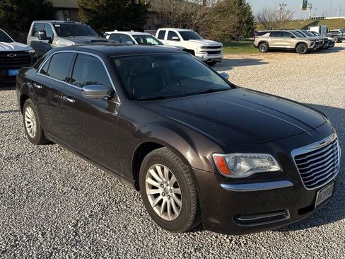 Used 2013 Chrysler 300 image 4