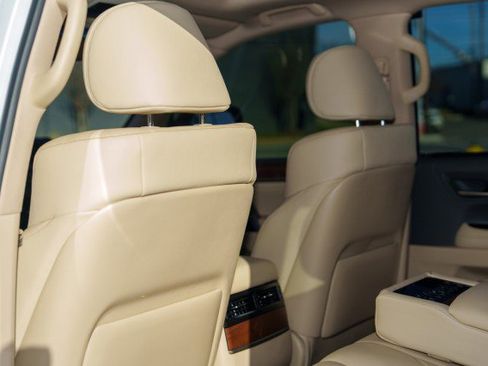 Used 2021 Lexus LX 570 4WD w/ Luxury Package image 21