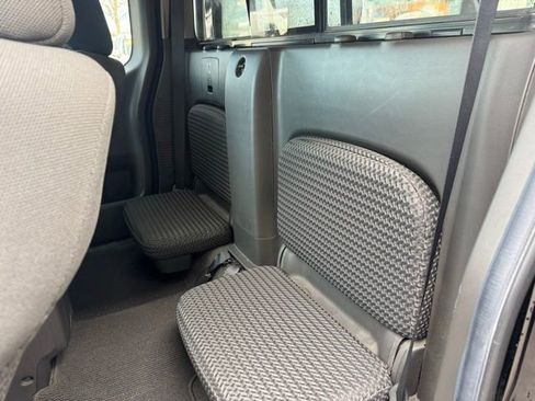 Used 2009 Nissan Frontier SE w/ SE Value Truck Pkg image 7