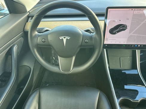 Used 2020 Tesla Model 3 Standard Range Plus RWD image 14