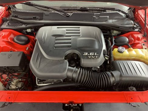 Used 2015 Dodge Challenger SXT w/ Driver Convenience Group image 10