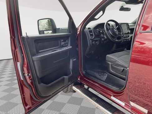 Used 2024 RAM 3500 Tradesman w/ Chrome Appearance Group image 18