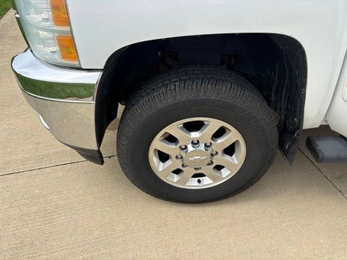Used 2014 Chevrolet Silverado 2500 LT w/ Interior Plus Package AWD/4WD image 26