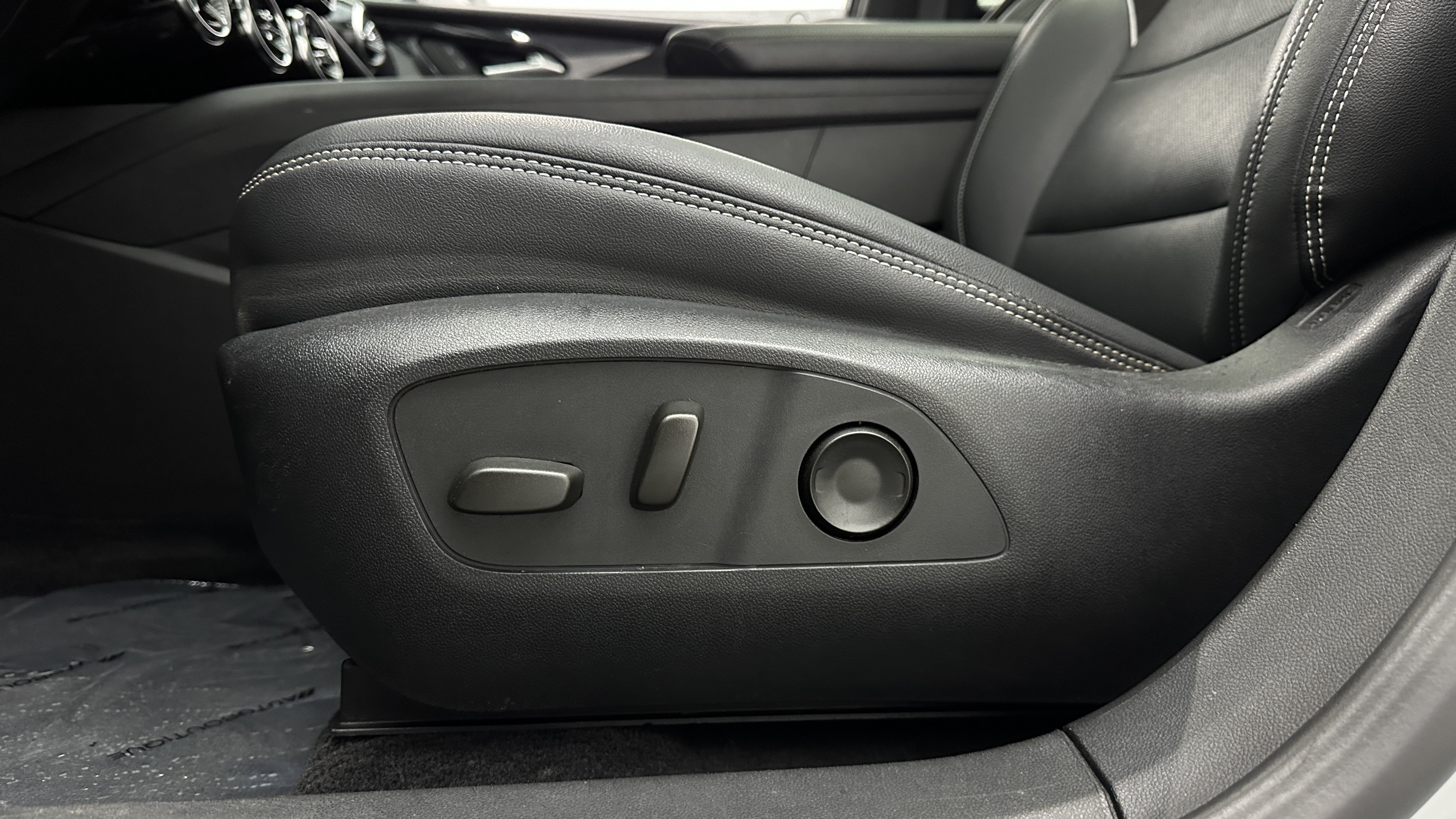 Used 2024 Chevrolet Blazer EV LT AWD/4WD image 17