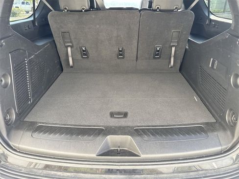 Used 2024 Chevrolet Suburban LT image 24