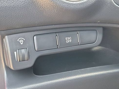 Used 2008 Kia Rondo LX FWD image 15