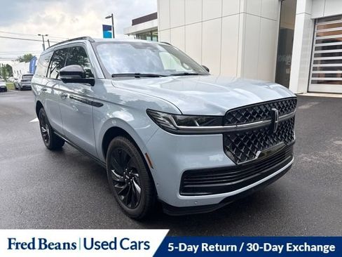 Used 2025 Lincoln Navigator Reserve w/ Jet Appearance Package AWD/4WD image 1