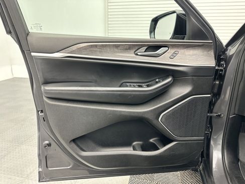 Used 2022 Jeep Grand Cherokee Limited w/ Trailer Tow Prep Group (B) image 12