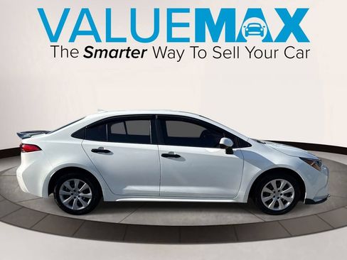 Used 2021 Toyota Corolla LE FWD image 2