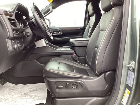 Used 2023 Chevrolet Suburban Premier image 16