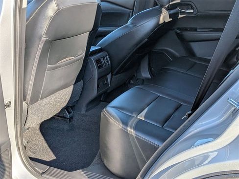 Used 2022 Nissan Rogue SL w/ SL Premium Package image 18