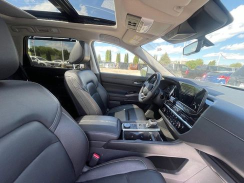 Used 2023 Nissan Pathfinder SL AWD/4WD image 5