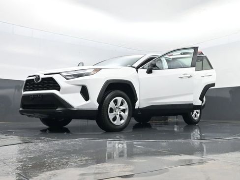 Used 2024 Toyota RAV4 LE image 31