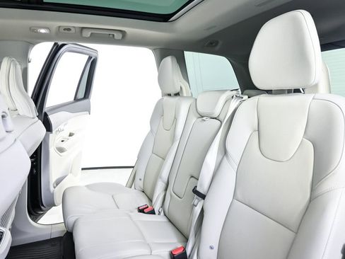 Used 2023 Volvo XC90 B5 Plus w/ Protection Package Premier image 22