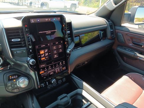 Used 2025 RAM 1500 Limited AWD/4WD image 14